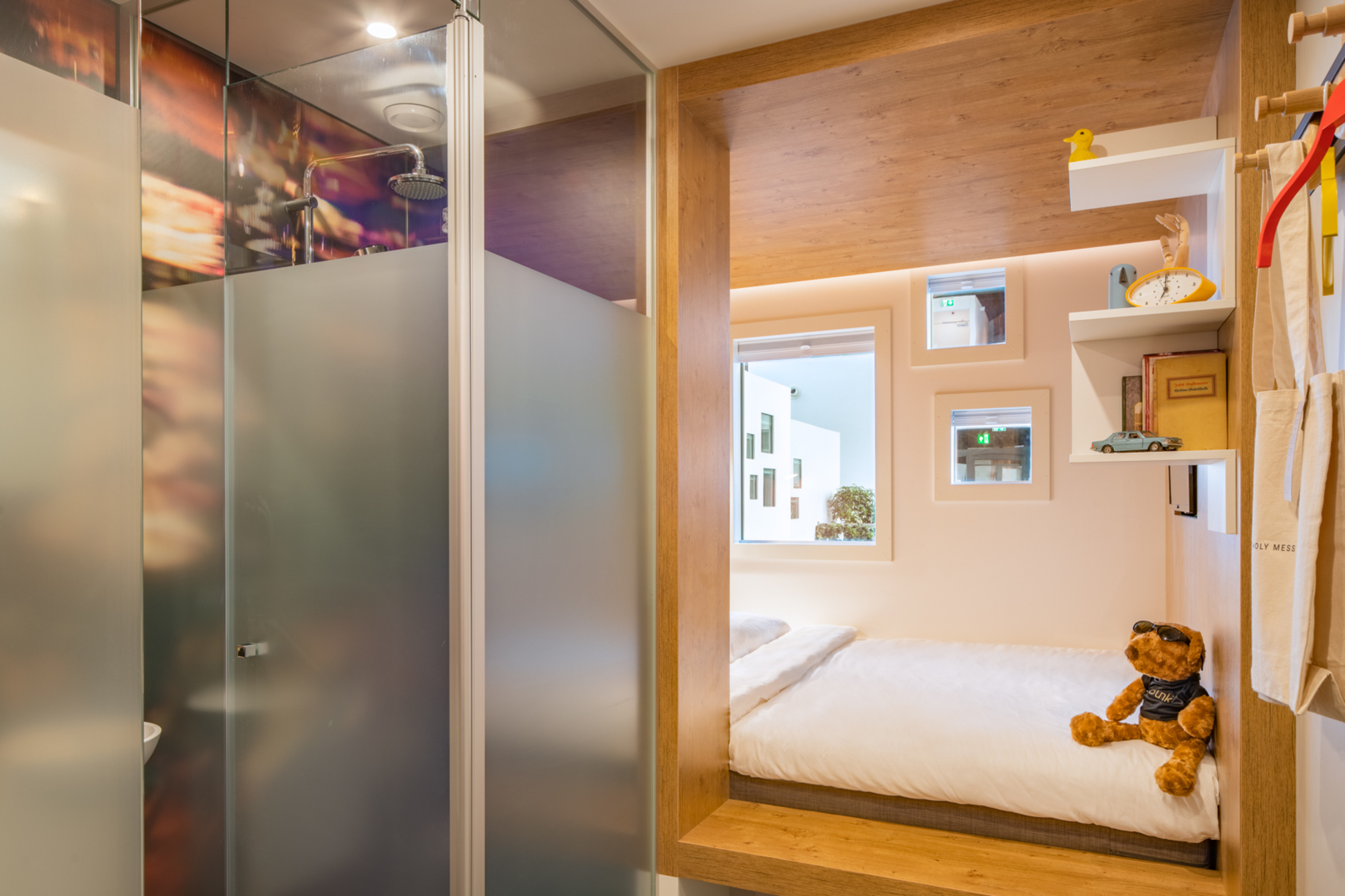 

Bari - Zaandam - Bunk Hotel Amsterdam