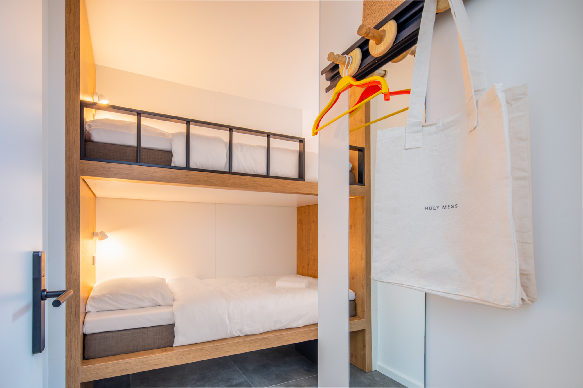 

Bari - Zaandam - Bunk Hotel Amsterdam