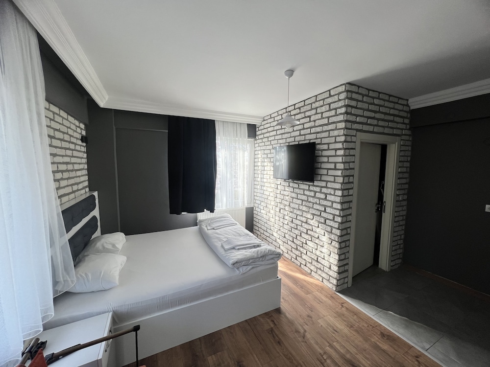 

Genova - Tuzla - Karaca Suite
