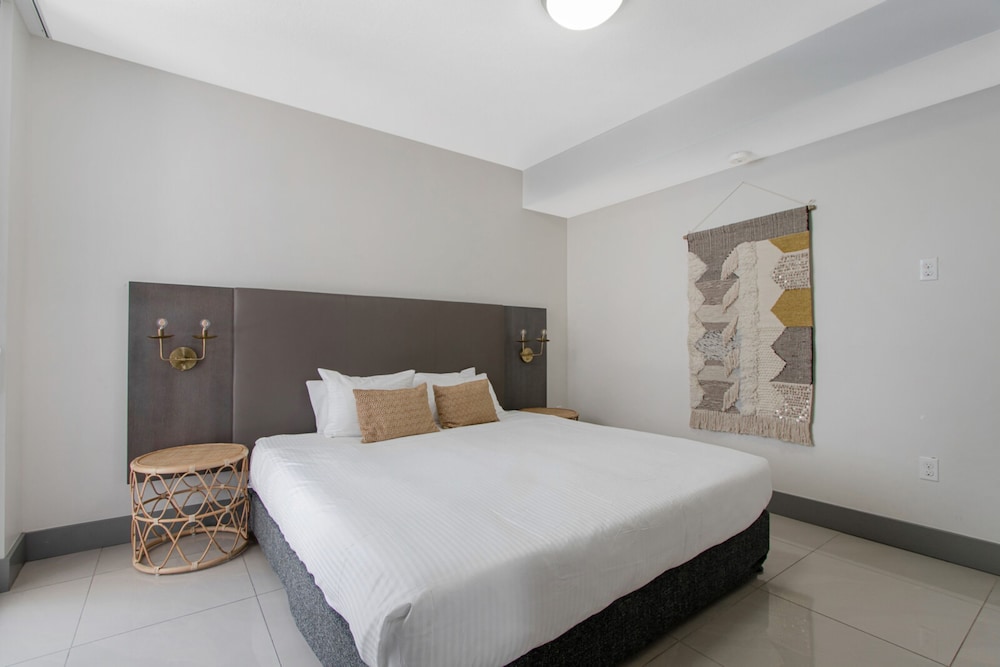 

Catania - Key Biscayne - Roami at Habitat Brickell