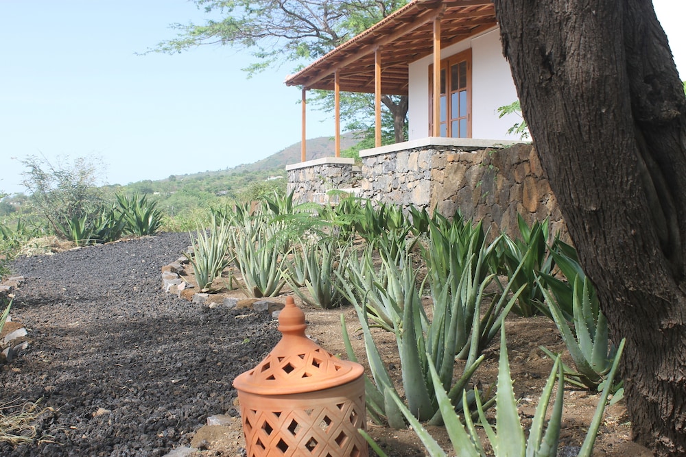 

Milano - São Filipe, Isola di Fogo - La Fora Ecolodge