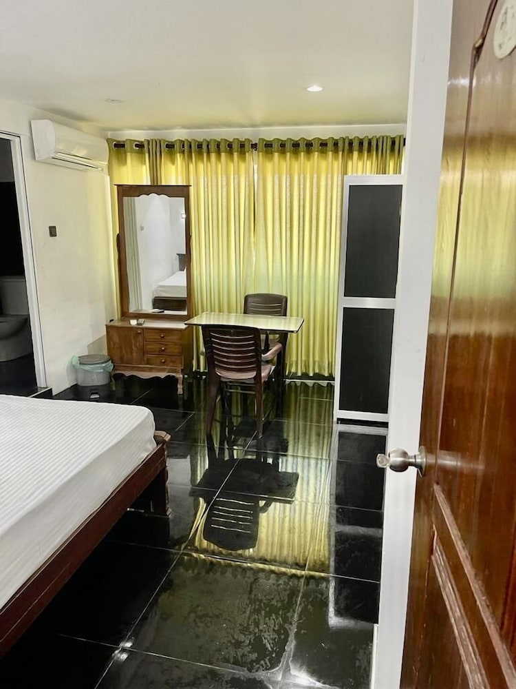 

Roma - Colombo - Venus Hotel