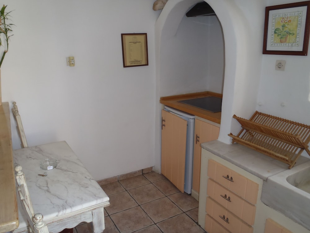 

Bari - Ano Mera - Studios & Suites Rania