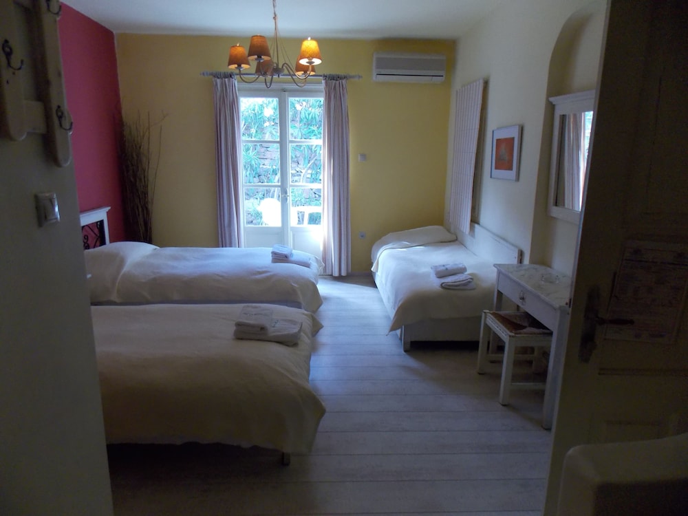 

Firenze - Ano Mera - Studios & Suites Rania