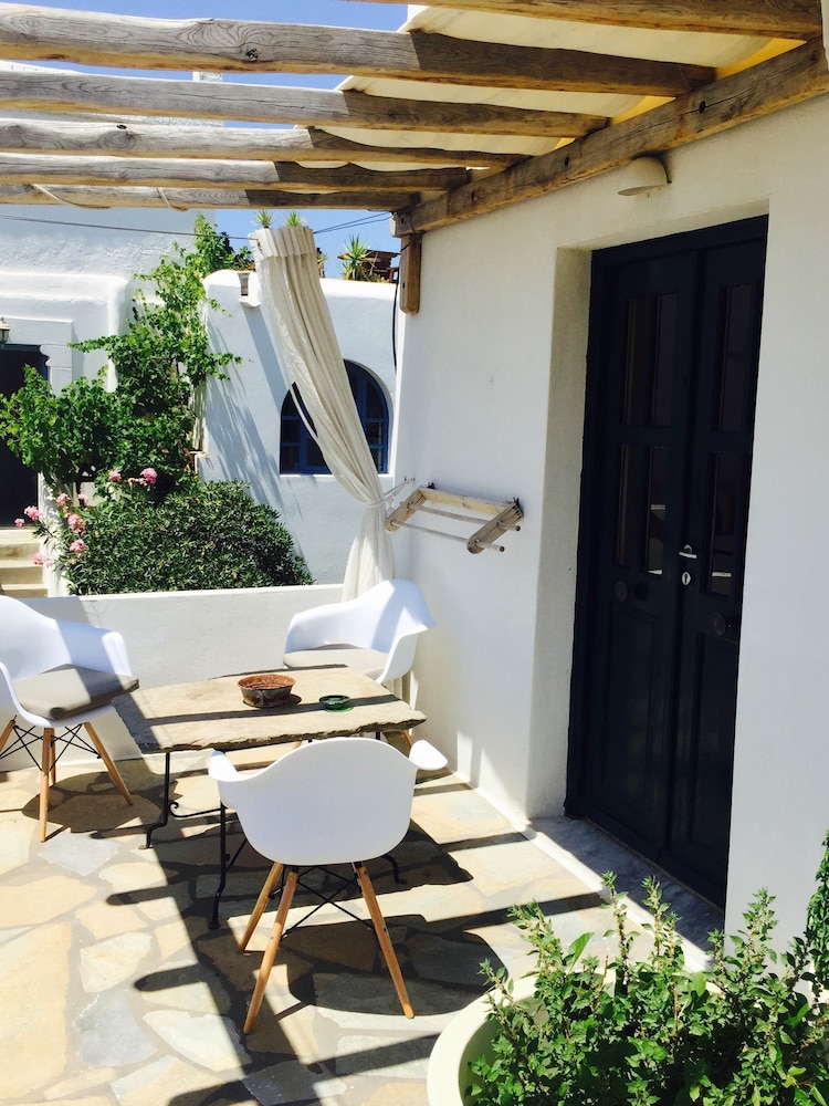 

Olbia - Ftelia - Studios & Suites Rania