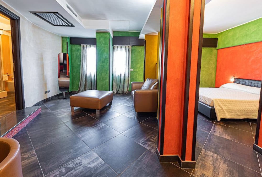

Milano - Pimonte - Abalon Pompei Resort