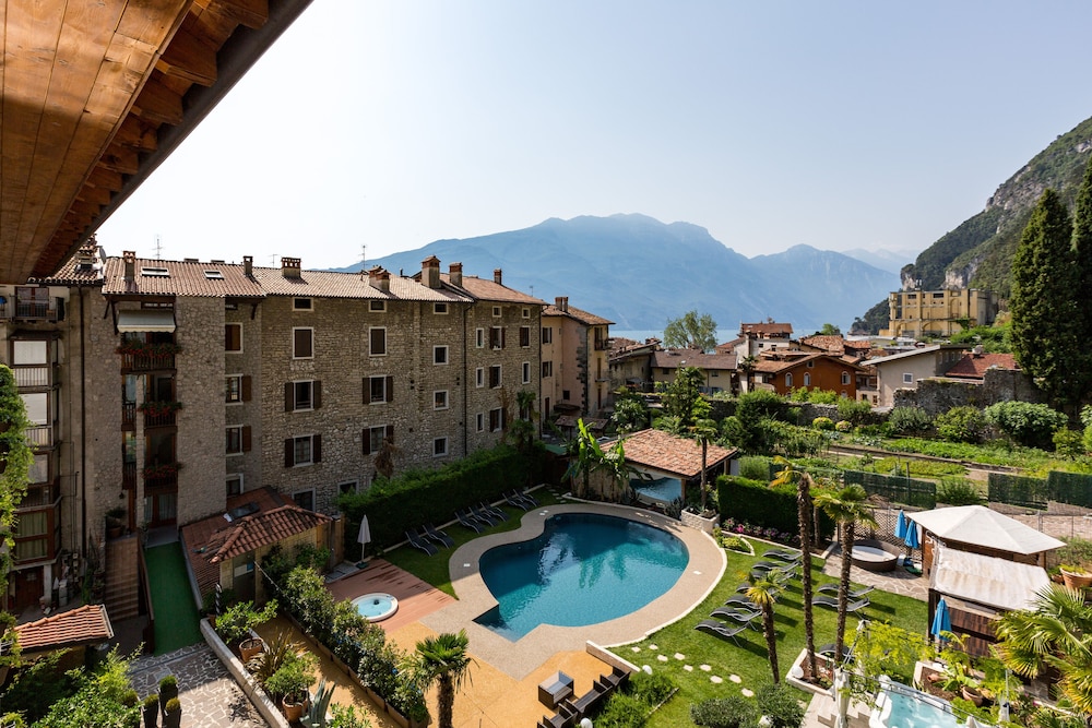 

Bologna - Limone sul Garda - Hotel Canarino