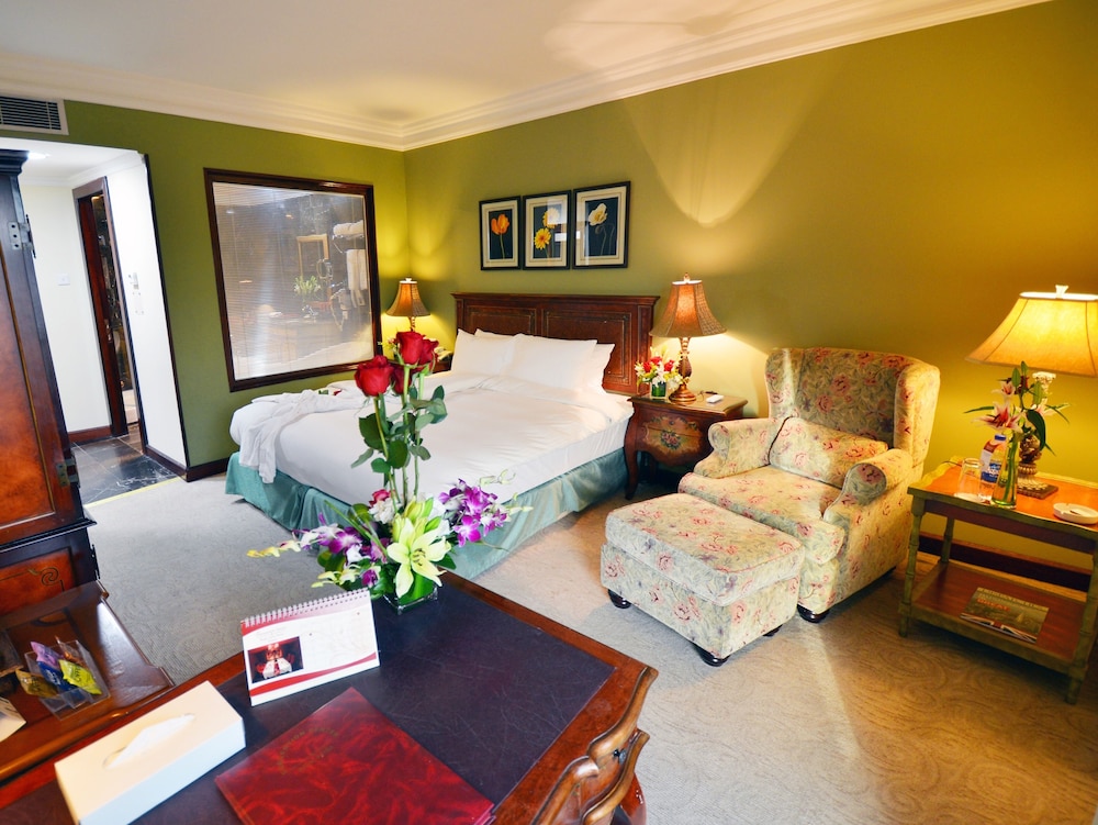 

Milano - Kuwait City - The Convention Center & Royal Suites Hotel