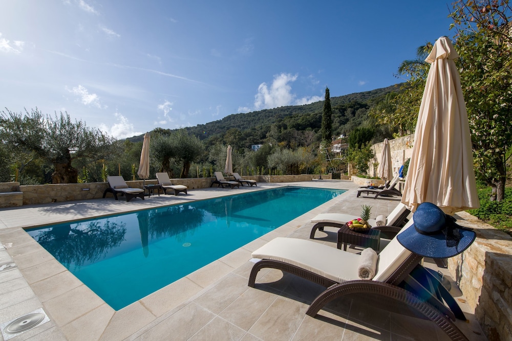 

Bologna - Kántanos - Serenity River Villa