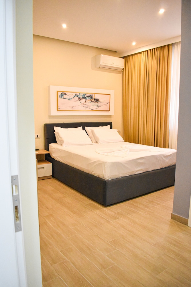 

Bari - Qerret - Hotel Delmar