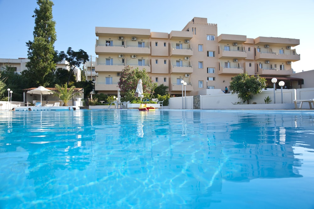 

Bari - Agia Marina Nea Kydonias - Albatross Hotel