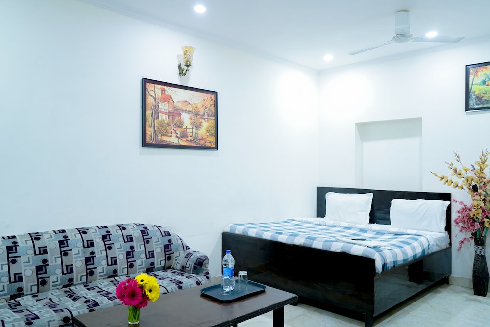 

Roma - New Delhi - Hotel Tom & Jerry - 10 Mins From Nizamuddin Railway Station