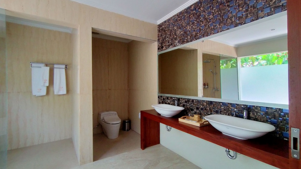 

Milano - Temukus - The Grand Villandra Resort