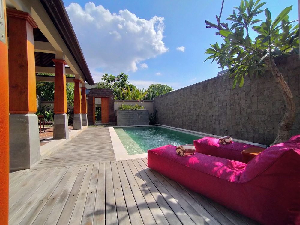 

Milano - Temukus - The Grand Villandra Resort