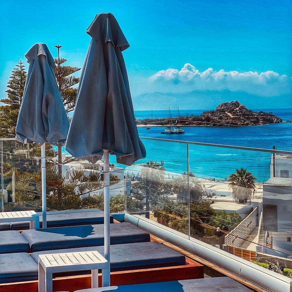 

Bologna - Super Paradise Beach - The George Hotel Mykonos