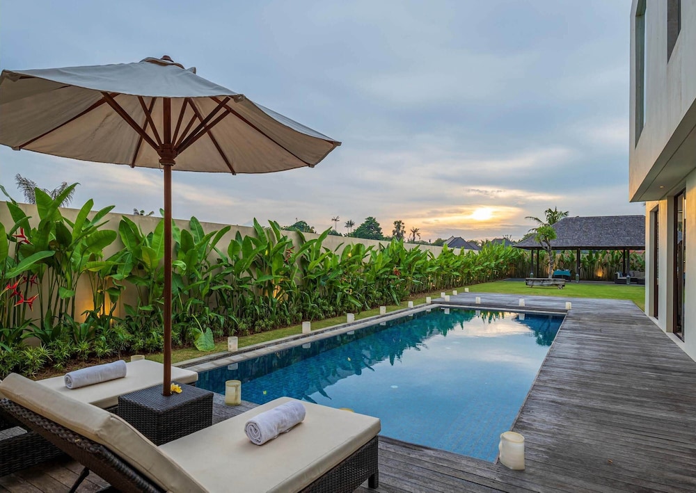 

Milano - Bali Sanur - Svarga Pabean Villas