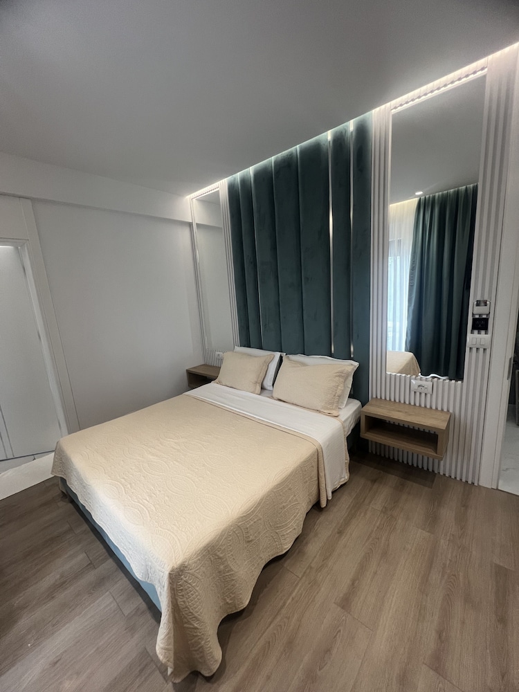 

Milano - Ksamil - Ilio Boutique Hotel