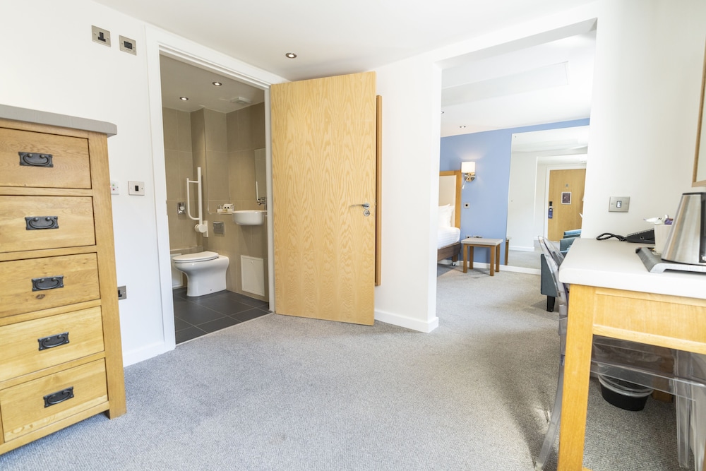 

Roma - Manchester Airport - The Waterside Hotel and Leisure Club