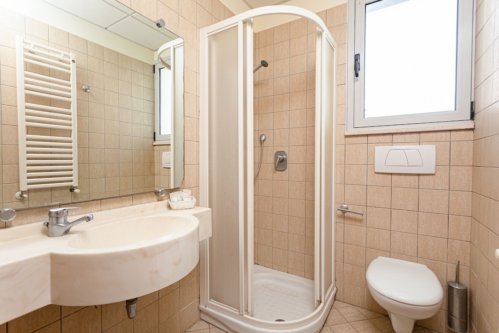 

Cagliari - Riviera Romagnola, Mare Italia - HOTEL VILLA MARIA
