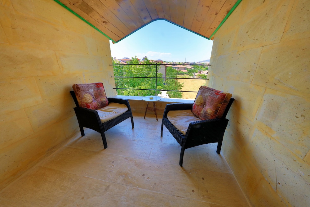 

Bari - Nevsehir - Alphan Cappadocia