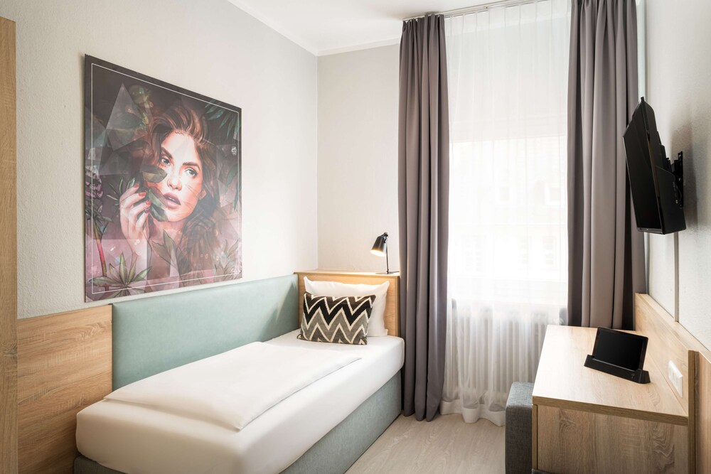 

Bari - Karlsruhe - Arthotel ANA Eden