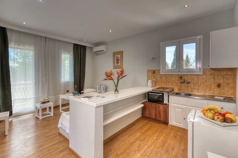 

Verona - Agios Gordios - Folies Corfu Town Hotel Apartments