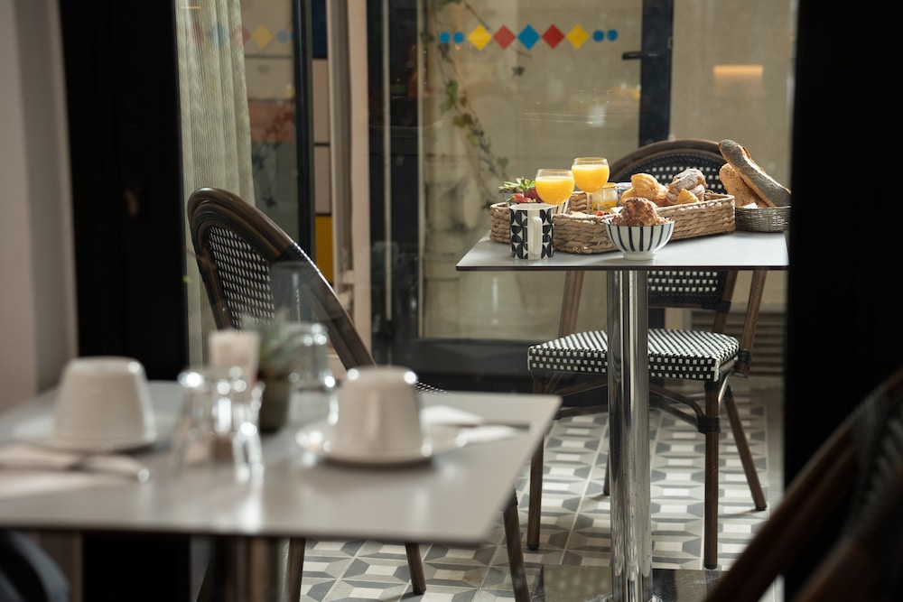 

Milano - Clichy - Hotel du Mont Dore