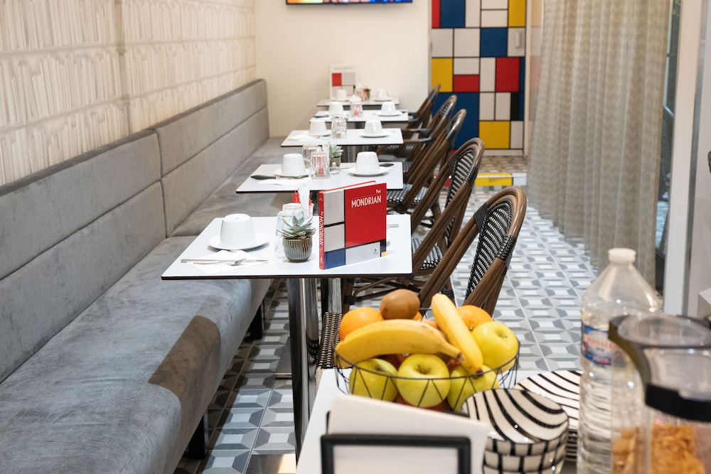 

Napoli - Clichy - Hotel du Mont Dore