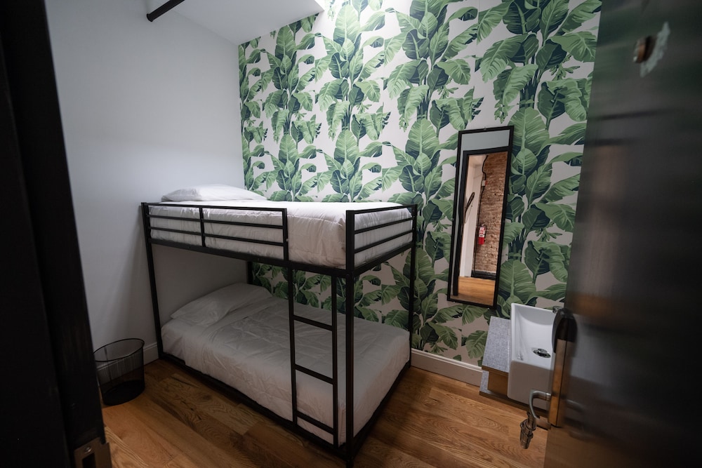

Bari - Long Island City - The Flat NYC