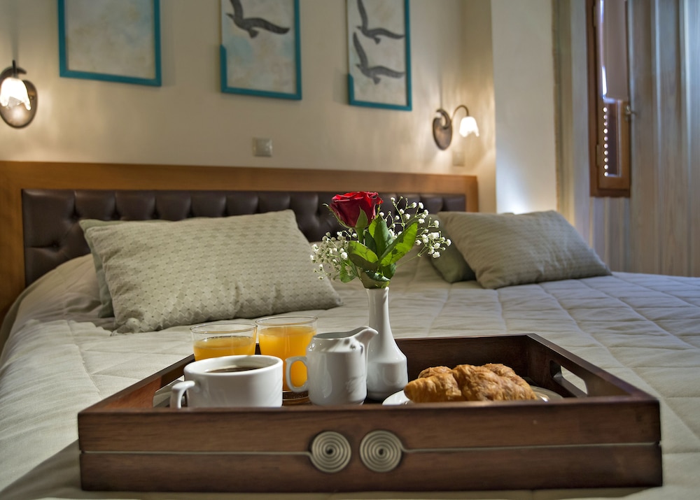 

Bari - Agia Marina Nea Kydonias - Ionas Boutique Hotel