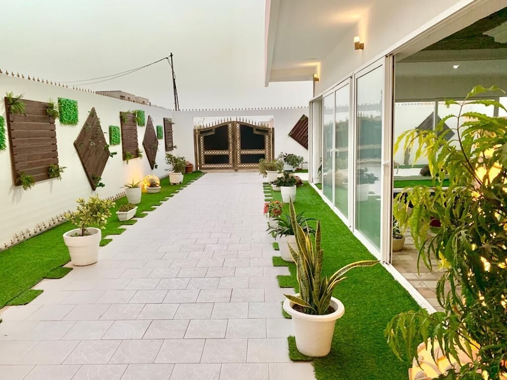 

Milano - Toubab Dialaw - Villa Yenne Dakar Diamniadio