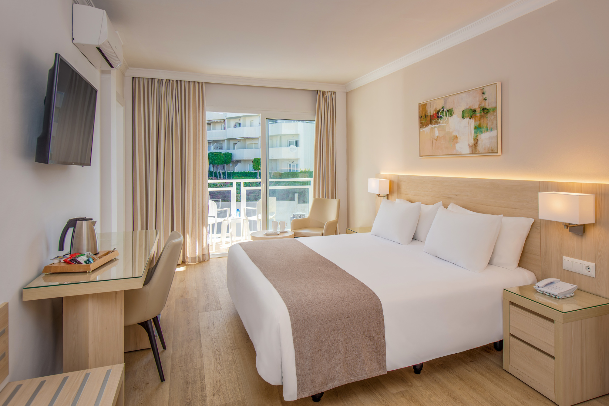 Superior room lateral sea view