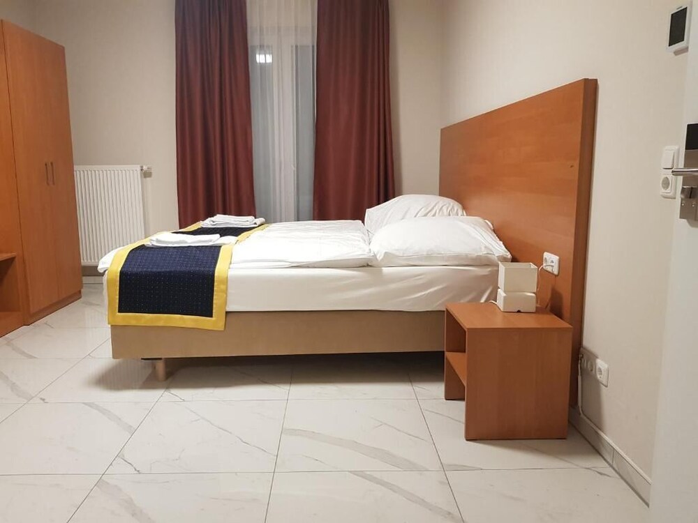 

Milano - Francoforte sul Meno - Hotel Emiliana am Bahnhof