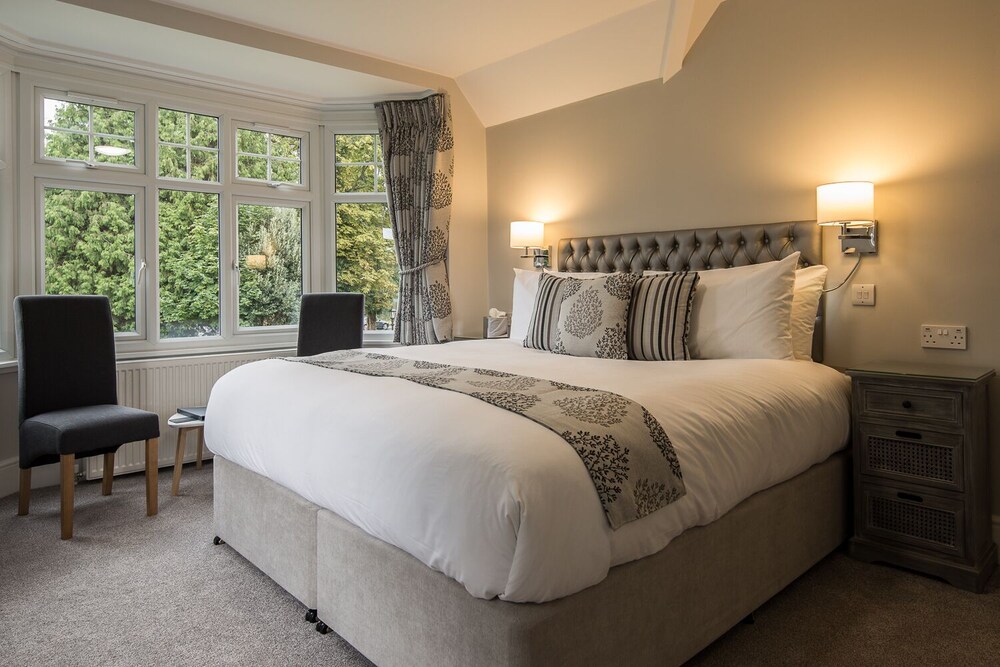 

Verona - Crawley - The Maple Manor Hotel