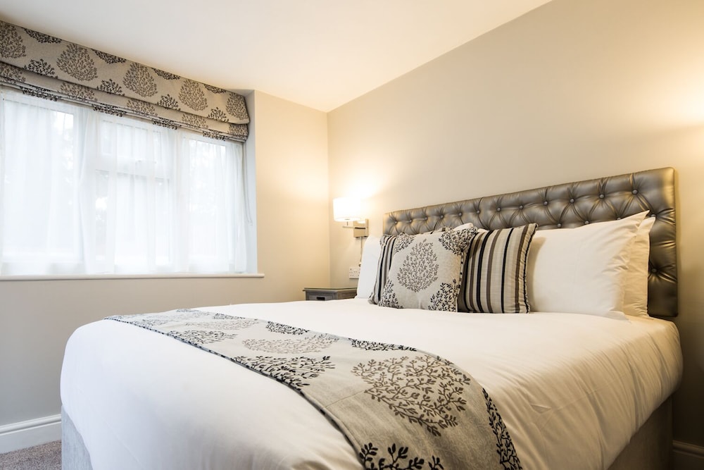 

Pisa - Londra, Aeroporto di London Gatwick - The Maple Manor Hotel