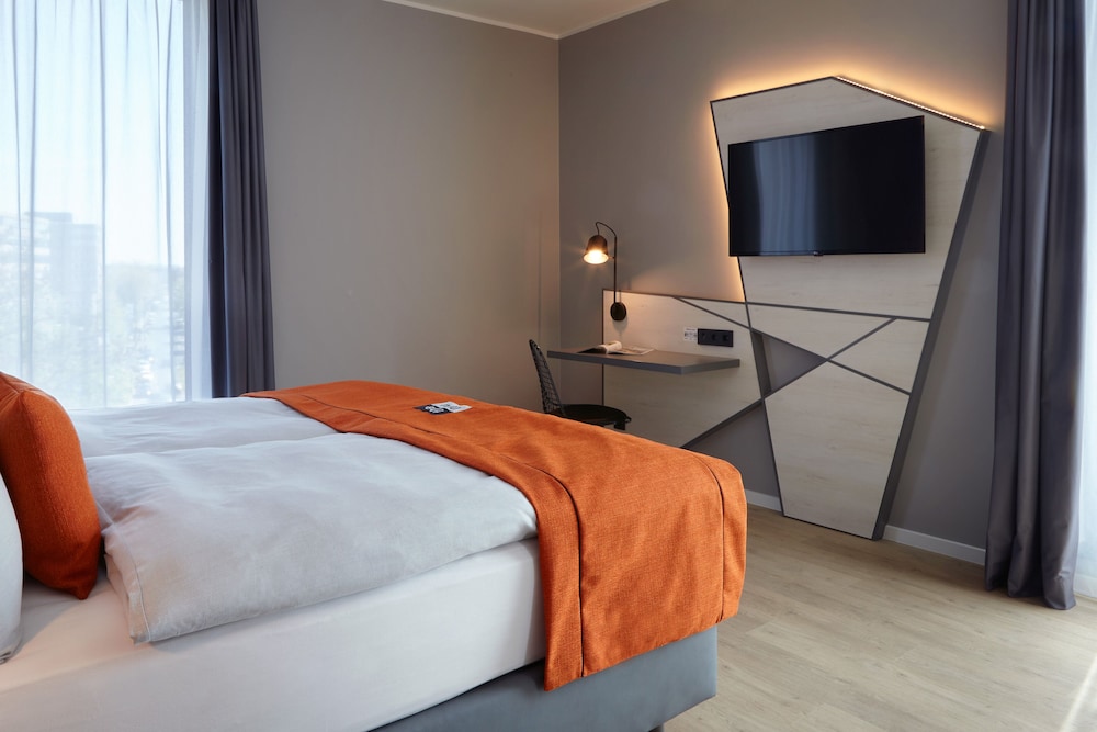 

Bologna - Dusseldorf - Holiday Inn - the niu, HUB DUSSELDORF MESSE