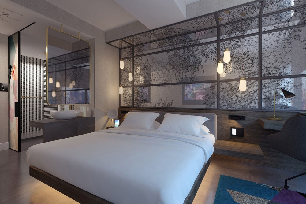 

Roma - Bronx - Renaissance New York Harlem Hotel