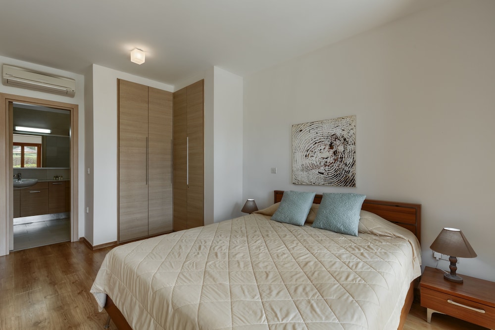 

Bari - Kouklia - Aphrodite Hills Rentals - Apartments