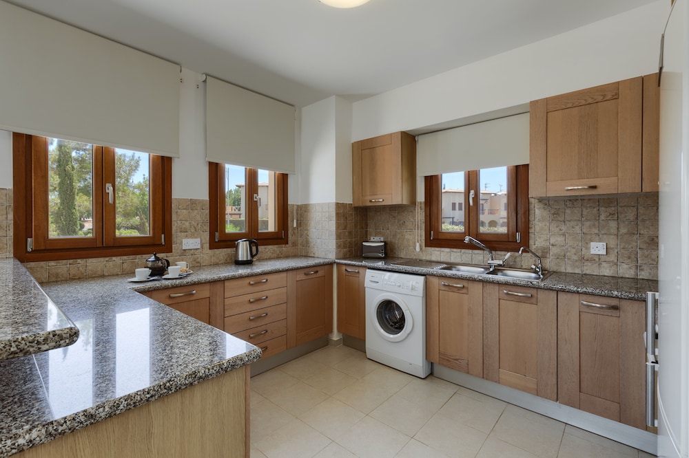 

Bari - Kouklia - Aphrodite Hills Rentals - Apartments