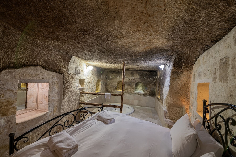 

Roma - Ayvalı - Konak Bezirhane Cave Otel