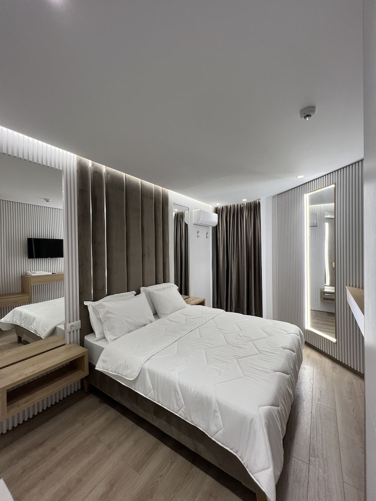 

Trieste - Ksamil - Ilio Boutique Hotel
