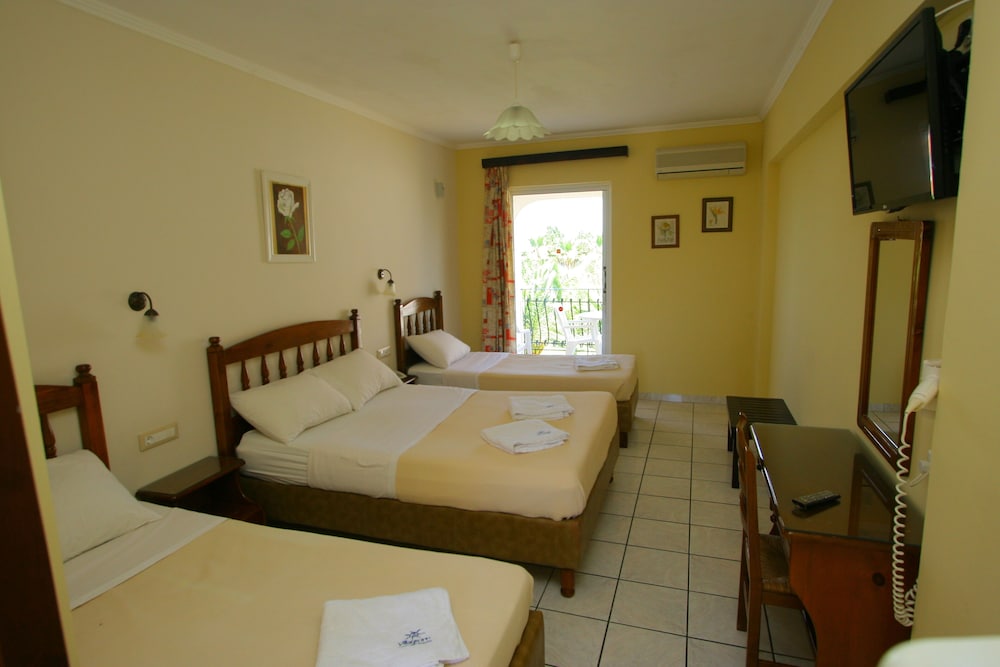 

Milano - Kalamaki, Zante - Village Inn Studios & Family Apartments