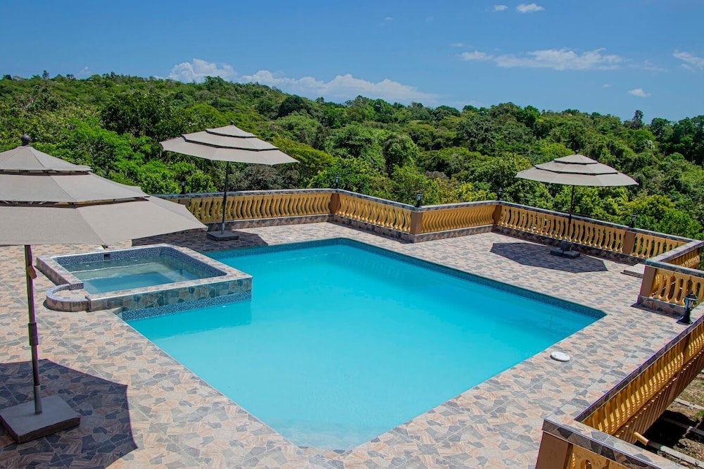 

Bologna - Runaway Bay - Blue Berry Hills Villa