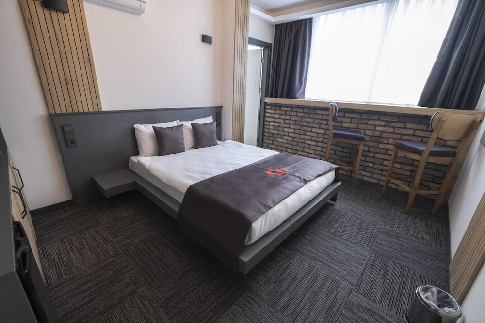 

Roma - Izmir - DEWY HOTEL