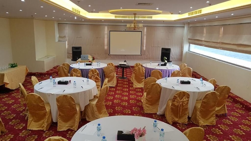 

Roma - Ras Al Khaimah - Royal View Hotel