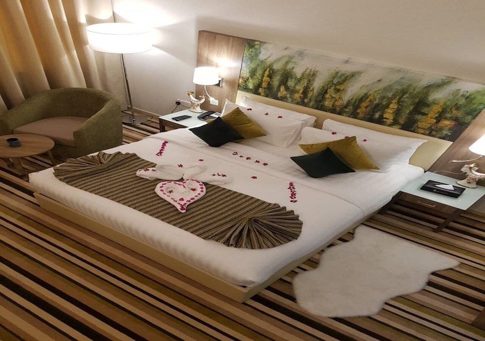 

Roma - Ras Al Khaimah - Royal View Hotel