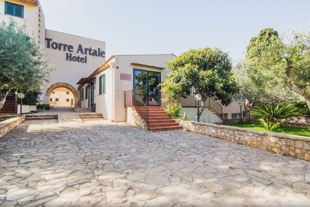 

Roma - Altavilla Milicia - Allegroitalia Torre Artale Palermo