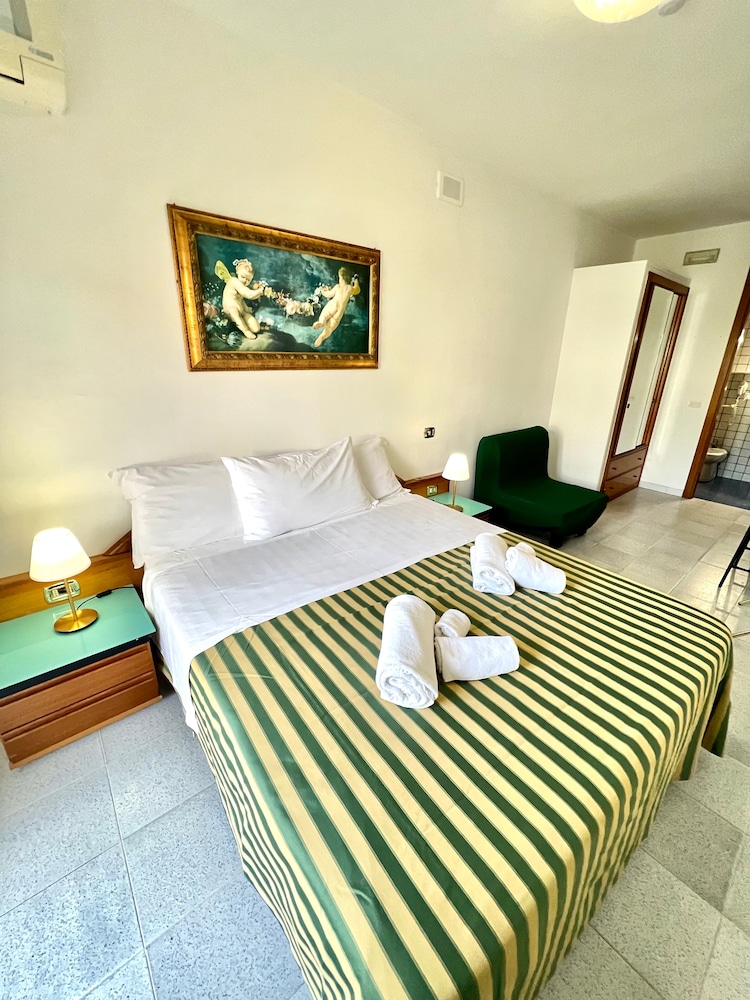 

Milano - Giurdignano - Hotel Minerva