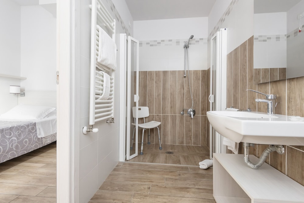 

Cagliari - Follonica - Hotel La Pineta