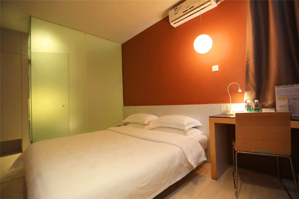 

Milano - Shenzhen - Colour Inn Shenzhen Dongmen Branch